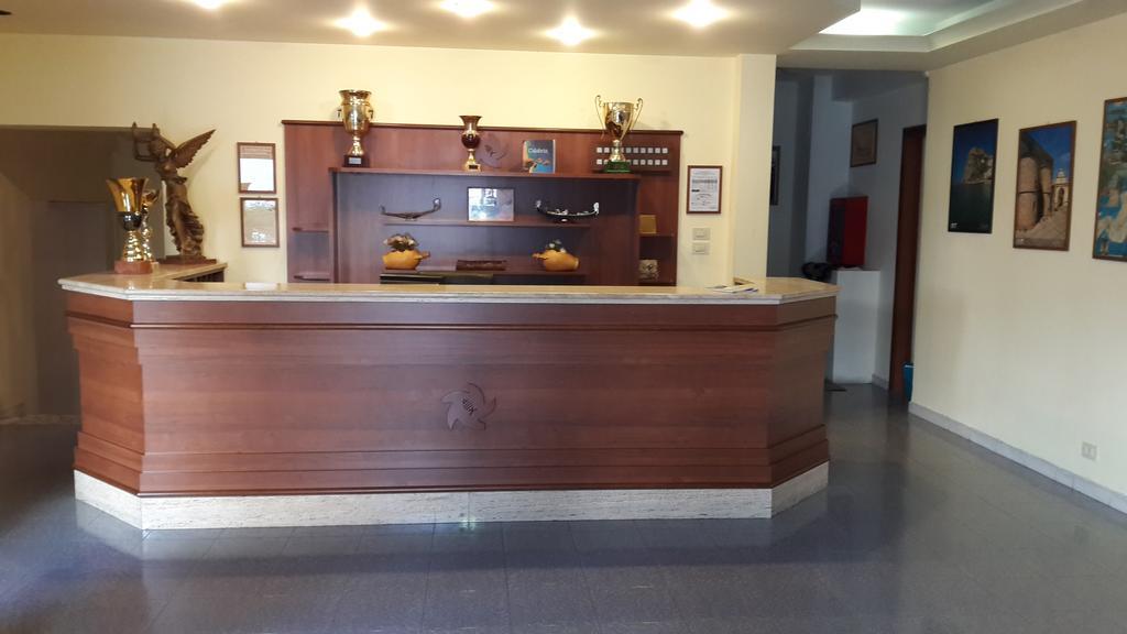 Albergo Boccaccio Вілла-Сан-Джованні Екстер'єр фото